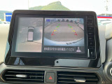 【アラウンドビューモニター】周囲を見渡せる映像で、スムースな駐車をサポートします