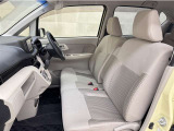 トヨタ中古車「まるごとクリーニング」施工済。外装はもちろん内装はシートを外して見えない所まで徹底洗浄しています。