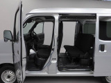 愛知ダイハツではお車をご購入頂いた後が本当のお付き合いのスタートだと思っています。 ですので定期点検や車検もお得なパックをご用意してお客様に頼りにされるダイハツディーラーを目指しています☆