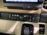フロント両席にはシートヒーターが付いています!寒い日に便利な装備ですね。