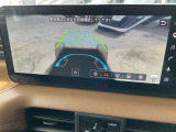 インビジブルフードビュー搭載。クルマの下が透けてみえるような映像を確認しながら、障害物への接触を未然に防ぎます。