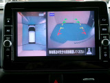 アラウンドモニター 白線や駐車車両をナビ及びルームミラーに表示 駐車している車両との位置関係も一目で分かって安心です