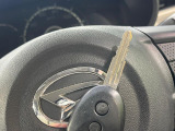 【キーレス】少し離れた場所からでもボタン一つでドアの開錠・施錠ができるのでとっても便利!ドアの鍵穴周りに傷をつけることもありません♪