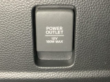 アクセサリーソケットはUSBのアダプターなどをつければ、スマホの充電にも使えます。周辺には物が置けるボックスがついています。