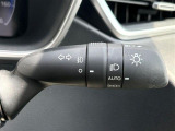 【オートライト(AUTO)】外の明るさをシステムが感知して、自動でヘッドライトが点灯します。ヘッドライトをつけ忘れを防ぐ便利機能です。