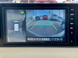 アラウンドビューモニター搭載。上から見下ろしたように液晶に映るのでスムーズな駐車をサポートします。