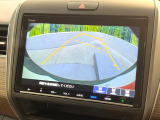 【バックカメラ】駐車時に後方がリアルタイム映像で確認できます。大型商業施設や立体駐車場での駐車時や、夜間のバック時に大活躍!運転スキルに関わらず、今や必須となった装備のひとつです!