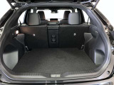 バックドアを上げた状態です。シートを倒せば荷室のスペースが広くなります!用途に合わせて快適な室内を!