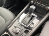 アクセルペダルを踏み込む量や速さに応じて変速パターンをし、人馬一体の運転感覚を発揮してくれる6速オートマ!
