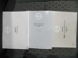 取扱い説明書 整備記録簿です前オ-ナ-の整備歴がわかるため無駄な部品。工賃が発生せず効率の良い整備が行えますまた丁寧に乗っていた証拠でもありますので車両状態の信頼性にもつながってまいります