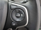 ◆アダプティブクルーズコントロール◆予め設定した車速内でクルマが自動的に加減速。前走車との適切な車間距離を維持しながら追従走行します。【LKAS】車線維持支援システムでステアリング操作を支援。