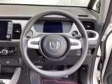 ステアリングスイッチでオーディオ各種操作が可能で、運転に集中できます。安心・安全・快適なドライブをお楽しみいただけます。