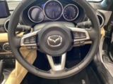 タコメーターを中央に配置し、運転したくなるようなメーターです!
