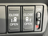 【両側パワースライドドア】スマートキーや運転席のスイッチで後席両側スライドドアの開閉が可能♪電動だから力を入れてドアを開ける必要が無く、小さなお子様でも簡単に開け閉めでき快適です♪