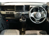操作性に優れた運転席となります!小物入れや各ボタンの配置にこだわり、使いやすいです!座り心地もよく視認性も良好なのでロングドライブもお任せ下さい!