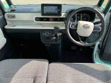 運転のしやすさを最優先に設計された見晴らしの良いインパネ。車両間隔が掴みやすく狭い道でも安心。