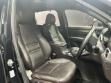 運転席も広々としており運転しやすい環境を実現しています☆室内クリーニングも実施済みです。