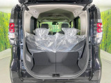 普段のお買い物や通勤、送迎等に十分な荷室スペースを確保しております。セカンドシートを倒すと、大きな荷物の積載も可能です♪