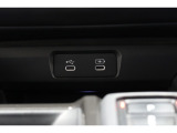 スマートフォンなどの音楽再生が可能なUSB接続ジャック装備車両です♪♪♪