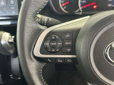運転中、オーディオの操作をしてて、ハッとしたことはありませんか?ステアリングスイッチは、運転中でもハンドルでオーディオの操作が可能です。安全なドライブをサポートします。