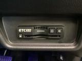 ハンドルの右下にETC2.0がついています。高速道路の料金所の通過も楽々です!。カードの取り出しもしやすい場所についています。