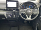 運転席周りの視界もよくハンドルも軽い取り回しなのですごく運転がしやすい車です。