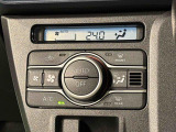 快適装備のオートエアコン♪ 温度設定をすれば、自動で車内の温度管理をしてくれる優れ物です☆彡