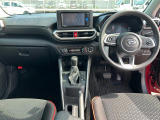 運転のしやすさを最優先に設計された見晴らしの良いインパネ。車両間隔が掴みやすく狭い道でも安心。