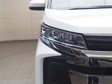 LEDヘッドライトです。デザイン性がよくとても明るいので、夜間の走行や悪天候でも安心です。しかも長寿命!