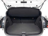 目かくしがついています。大切なお荷物を、直射日光や通行人の目からさえぎります。