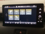 HondaCONNECT対応の便利なナビディスプレー。お持ちのスマートフォンと連携して、ナビやBluetoothでの音楽再生が可能です。デザインはもちろん、操作性も良好です。