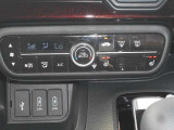 フルオートエアコン装備です!運転席・助手席にシートヒーター装備です☆