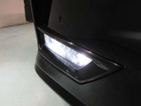 フロントLEDフォグランプです鮮やかな日光色で明るく足元を照らします。