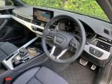人間工学に基づいて設計されたシートは車のもっているドライビングフィールを存分にドライバーに伝えてくれるクオリティの高い仕上がりとなっています。