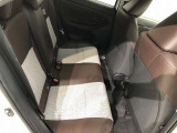 【後部座席】も当然、綺麗・清潔に仕上げております。内装の綺麗なお車は気持ちが良いですし、コンディションのいい車が多いです。これもオススメの1台です。