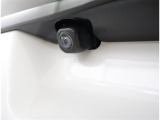 バックカメラが付いているので後方確認が非常にしやすいです。今や運転初心者も熟練者も必須装備!ついていて損はないですね♪