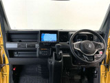 【前方視界】開放的な前方視界!運転がしやすく疲れにくいです♪窓が大きく、見通しがとっても良いおクルマですよ♪