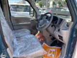 毎日過ごす運転席は要チェック。シートのへたり・擦れ、視界のイメージまで伝わる重要ポイント。