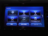 フルセグ、BLUETOOTHオーディオ、CD/DVD再生などに対応