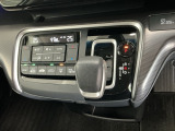 オートマチックシフトレバーは、手になじみ操作しやすい形状で安全運転にもつながります♪