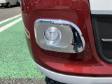LEDフォグランプ付きで、明るい光が霧の発生や悪天候時に視界の確保をサポートしてくれます。