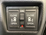 リアドアは乗り降りに便利な両側電動スライドドアです。また運転席に座っていながらスイッチ操作で自在にスライドドアを開け閉めできます。