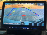 【バックカメラ】駐車時に後方がリアルタイム映像で確認できます。大型商業施設や立体駐車場での駐車時や、夜間のバック時に大活躍!運転スキルに関わらず、今や必須となった装備のひとつです!