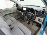 シンプルで使いやすいデザインの運転席です。