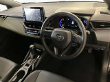 運転席周りのレイアウトをご覧ください。ナビゲーションが綺麗に装着されすっきり収まってますね!