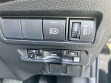 オートマチックハイビームとは、先行車や対向車のライトを認識し、ハイビームとロービームを自動で切り替える機能です。夜道の視界を確保します。詳細は販売店スタッフまでおたずねください。