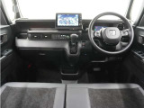 ◆インテリアパネル◆視界広々で非常に運転しやすくロングドライブでも疲れを感じさせないすっきりとまとまったインパネ周りです。