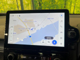 【10.5インチナビ】高級感とインパクトのある大画面ナビを装備。各種オーディオ操作はもちろん、スマホ連携もできる利便性の高いナビです♪