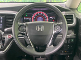 【純正革巻きステアリング】上質な革を使用することで、手にしっかり馴染みとても運転しやすいハンドルです♪