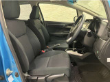 操作性に優れた運転席となります!小物入れや各ボタンの配置にこだわり、使いやすいです!座り心地もよく視認性も良好なのでロングドライブもお任せ下さい!